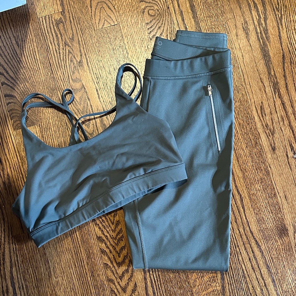 Women’s ALO leggings and sports bra set, Size L